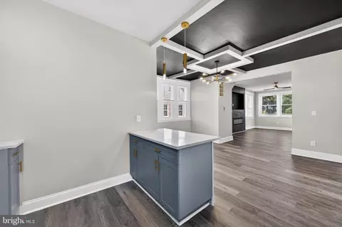 Entry Way - 3405 Parkside Dr, Baltimore, MD 21214 photo 4 of 13
