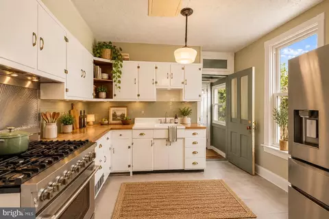 Kitchen - 304 W Cold Spring Ln, Baltimore, MD 21210 photo 1 of 3