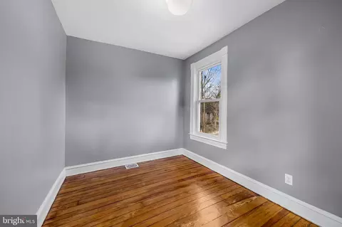 Bedroom - 304 W Cold Spring Ln, Baltimore, MD 21210 photo 3 of 4