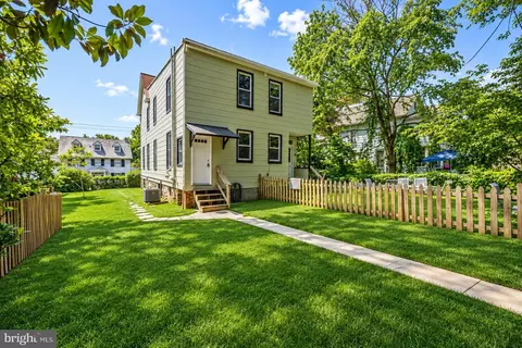 Exterior - 304 W Cold Spring Ln, Baltimore, MD 21210 photo 3 of 5