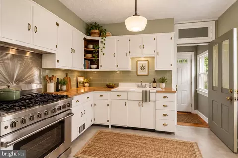 Kitchen - 304 W Cold Spring Ln, Baltimore, MD 21210 photo 3 of 3