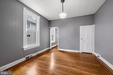 Living - 304 W Cold Spring Ln, Baltimore, MD 21210 photo 4 of 6