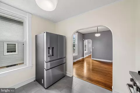 Entry Way - 304 W Cold Spring Ln, Baltimore, MD 21210 photo 1 of 3