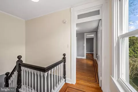 Entry Way - 304 W Cold Spring Ln, Baltimore, MD 21210 photo 2 of 3