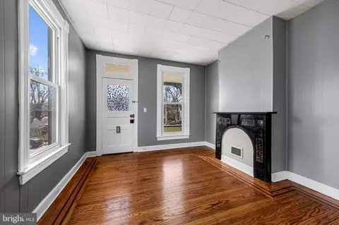 Living - 304 W Cold Spring Ln, Baltimore, MD 21210 photo 2 of 6