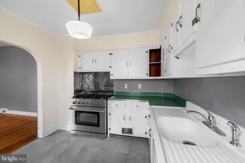 Kitchen - 304 W Cold Spring Ln, Baltimore, MD 21210 photo 3 of 5
