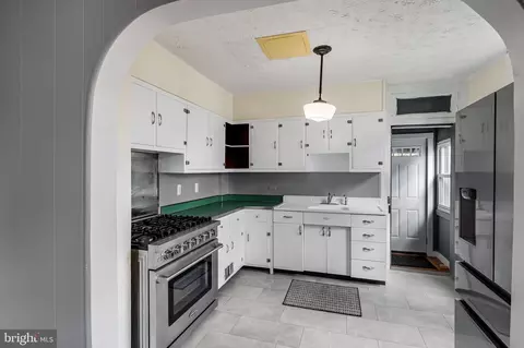 Kitchen - 304 W Cold Spring Ln, Baltimore, MD 21210 photo 1 of 5