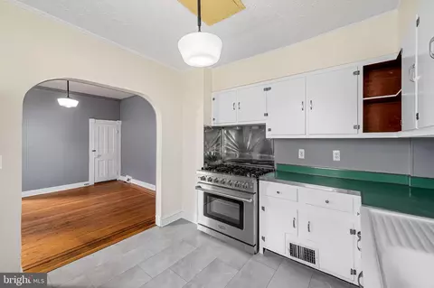 Kitchen - 304 W Cold Spring Ln, Baltimore, MD 21210 photo 2 of 5