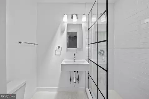 Bath - 304 W Cold Spring Ln, Baltimore, MD 21210 photo 1 of 1