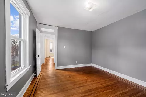 Bedroom - 304 W Cold Spring Ln, Baltimore, MD 21210 photo 2 of 4