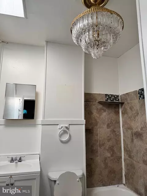 Bath - 1713 Darley Ave, Baltimore, MD 21213 photo 2 of 2