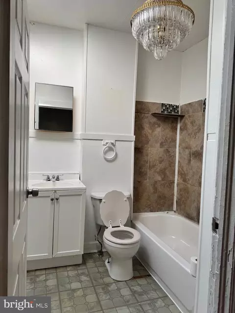 Bath - 1713 Darley Ave, Baltimore, MD 21213 photo 1 of 2