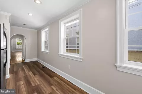 Entry Way - 1908 Bank St, Baltimore, MD 21231 photo 5 of 9