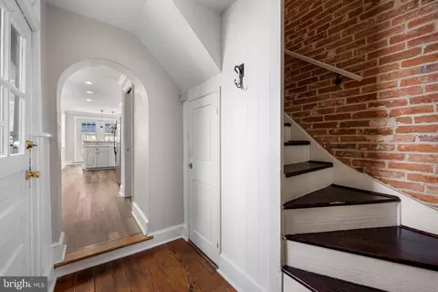 Entry Way - 1908 Bank St, Baltimore, MD 21231 photo 3 of 9