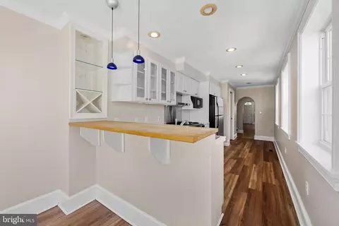 Entry Way - 1908 Bank St, Baltimore, MD 21231 photo 7 of 9
