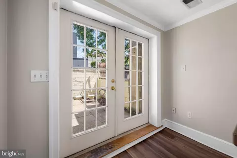 Entry Way - 1908 Bank St, Baltimore, MD 21231 photo 8 of 9
