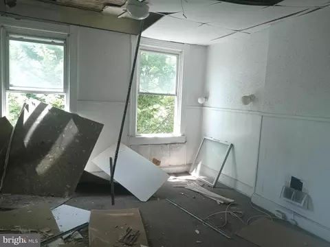 2414 E Oliver St, Baltimore, MD 21213 photo 4