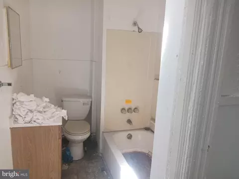 2414 E Oliver St, Baltimore, MD 21213 photo 5