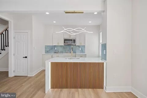 Entry Way - 306 Lyndhurst St, Baltimore, MD 21229 photo 11 of 12