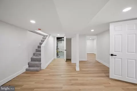 Entry Way - 306 Lyndhurst St, Baltimore, MD 21229 photo 8 of 12