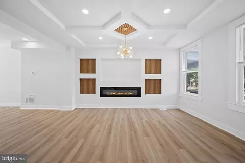 Living - 306 Lyndhurst St, Baltimore, MD 21229 photo 3 of 6