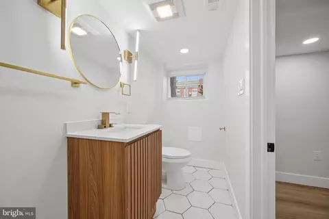 Bath - 306 Lyndhurst St, Baltimore, MD 21229 photo 7 of 7