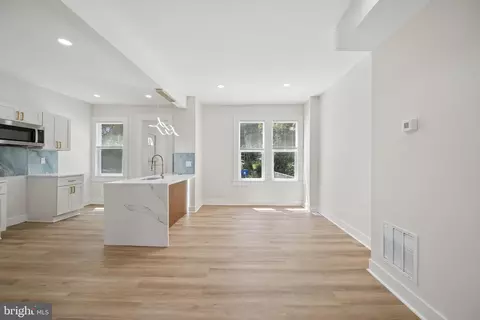 Living - 306 Lyndhurst St, Baltimore, MD 21229 photo 6 of 6