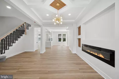 Living - 306 Lyndhurst St, Baltimore, MD 21229 photo 5 of 6