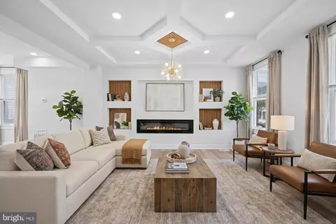 Living - 306 Lyndhurst St, Baltimore, MD 21229 photo 1 of 6