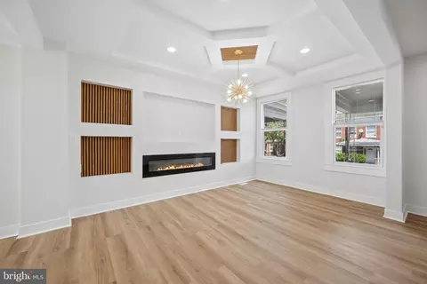 Living - 306 Lyndhurst St, Baltimore, MD 21229 photo 2 of 6