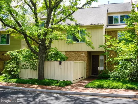 2 Roland Mews #R52, Baltimore, MD 21210