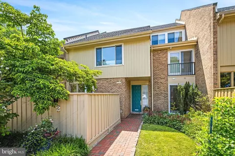 2 Roland Mews #R52, Baltimore, MD 21210