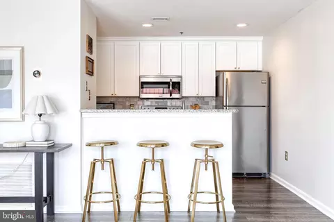 Kitchen - 2702 Lighthouse Pt E #719, Baltimore, MD 21224 photo 1 of 5