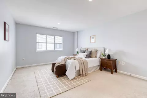 Bedroom - 2702 Lighthouse Pt E #719, Baltimore, MD 21224 photo 3 of 4