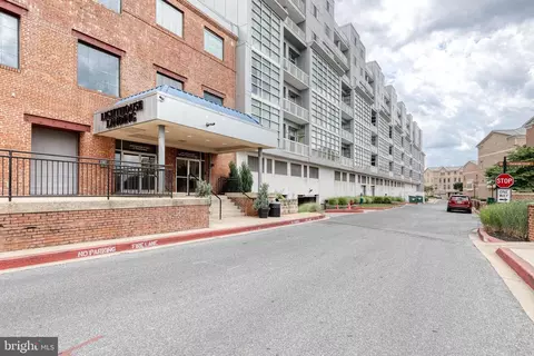 2702 Lighthouse Pt E #719, Baltimore, MD 21224