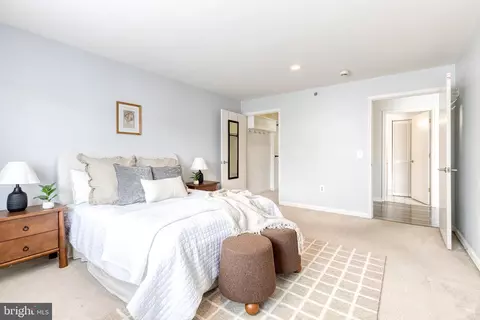 Bedroom - 2702 Lighthouse Pt E #719, Baltimore, MD 21224 photo 4 of 4