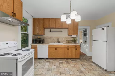 5115 Maple Park Ave, Baltimore, MD 21207 photo 17