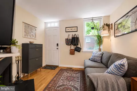 1247 Knox Ct, Baltimore, MD 21230 photo 3