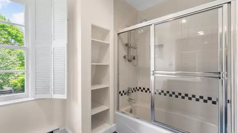 Bath - 535 W 40th St, Baltimore, MD 21211 photo 4 of 4