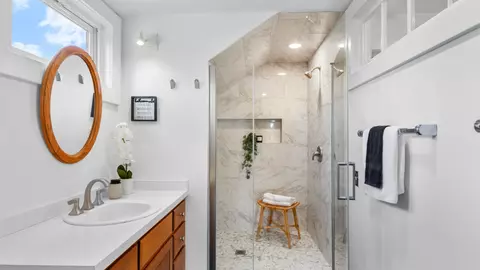 Bath - 535 W 40th St, Baltimore, MD 21211 photo 2 of 4