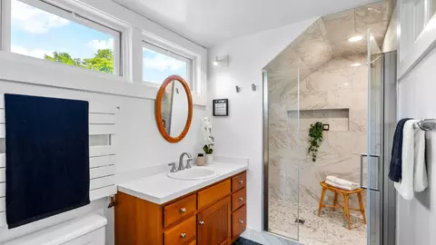 Bath - 535 W 40th St, Baltimore, MD 21211 photo 1 of 4