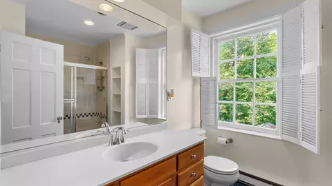 Bath - 535 W 40th St, Baltimore, MD 21211 photo 3 of 4
