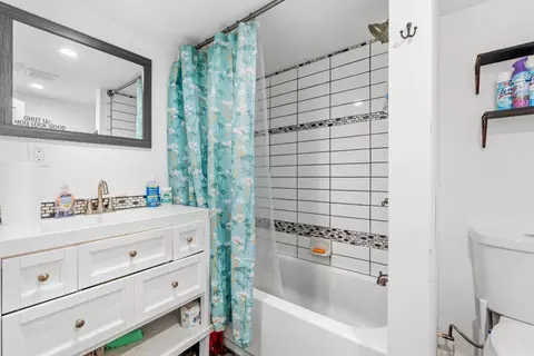 Bath - 4117 Granite Ave, Baltimore, MD 21206 photo 1 of 1