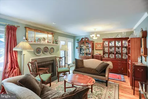 Living - 5207 Downing Rd, Baltimore, MD 21212 photo 5 of 8