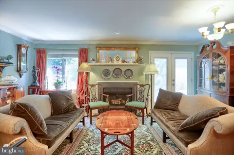Living - 5207 Downing Rd, Baltimore, MD 21212 photo 4 of 8