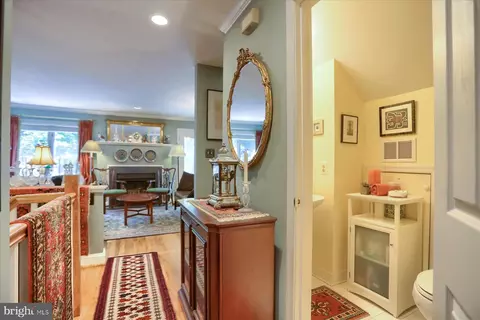 Entry Way - 5207 Downing Rd, Baltimore, MD 21212 photo 5 of 7