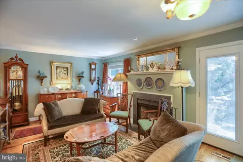 Living - 5207 Downing Rd, Baltimore, MD 21212 photo 7 of 8