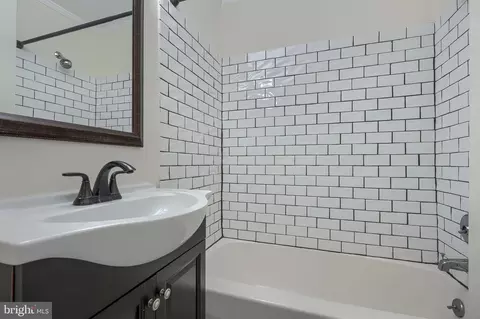Bath - 42 E Hamburg St E, Baltimore, MD 21230 photo 2 of 2
