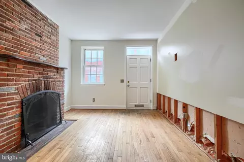 Living - 42 E Hamburg St E, Baltimore, MD 21230 photo 2 of 3
