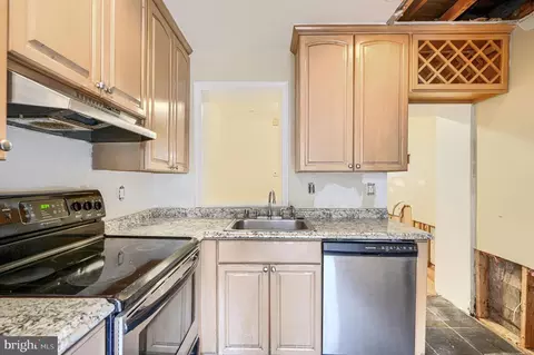 Kitchen - 42 E Hamburg St E, Baltimore, MD 21230 photo 2 of 2